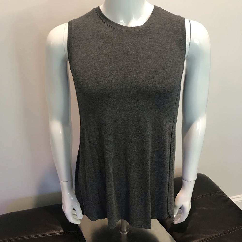 Host Pick🌟Pair of Tank Tops